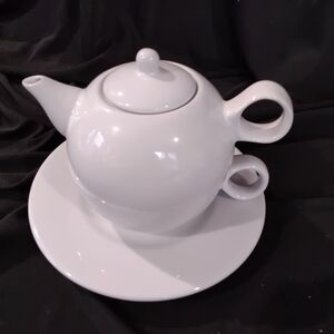 Elegant White Teapot with Saucer